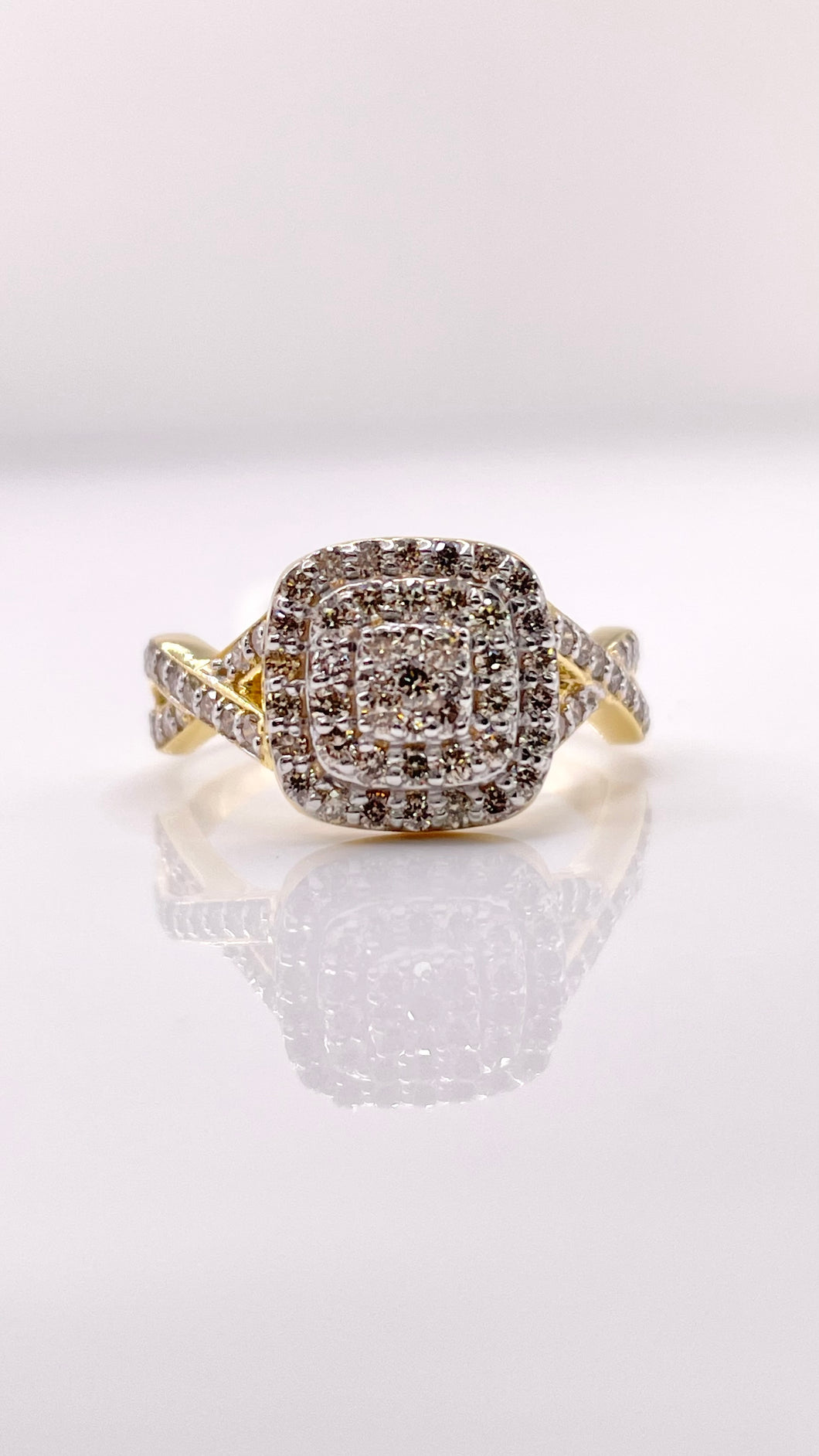 0.72 CT. Natural Diamond Ladies Ring In 10 KT Yellow Gold
