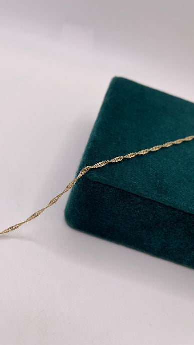 1.6mm Singapore Chain In 10 KT Yellow Gold