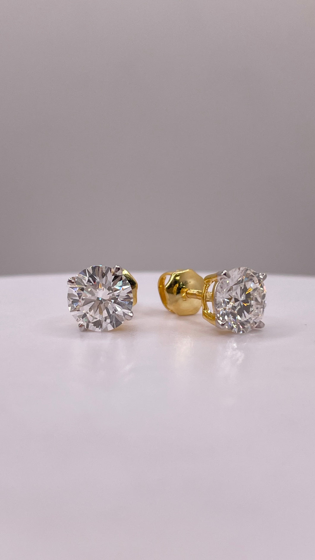 2.0 CT. T.W Round-Cut Internally Flawless Lab Created Diamond Stud Earrings In 14 KT Yellow Gold