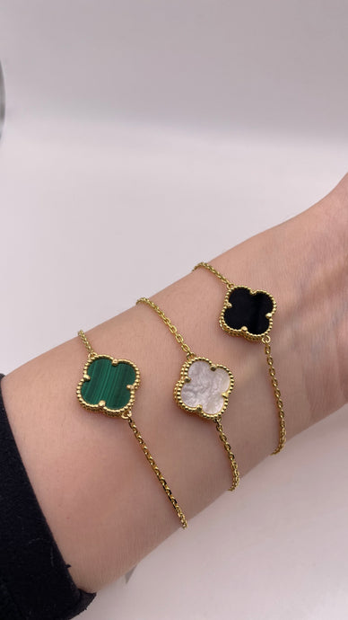 Single Clover Bracelets In 10 KT Yellow Gold