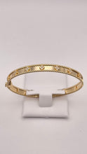 Load image into Gallery viewer, 6.8mm Clover Bangle In 18 KT Yellow Gold With Cubic Zirconia