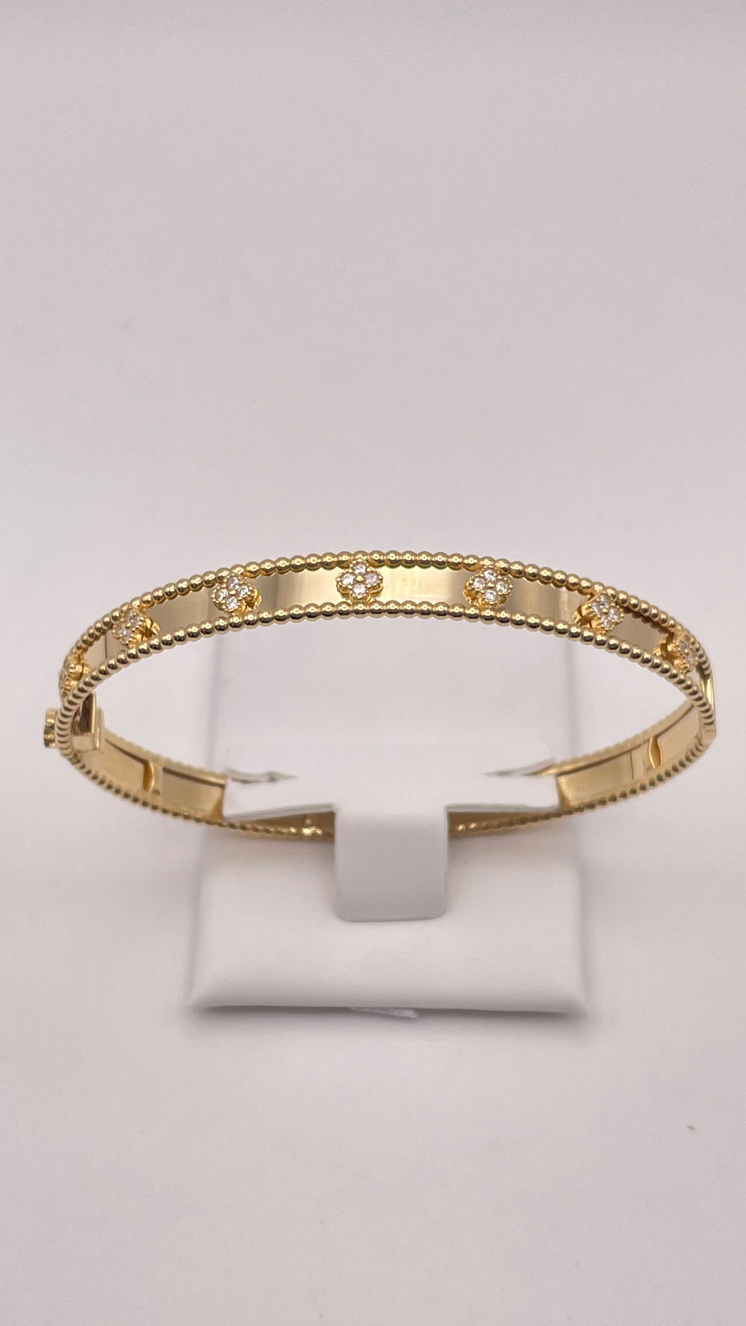 6.8mm Clover Bangle In 18 KT Yellow Gold With Cubic Zirconia