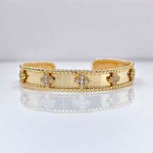 Load image into Gallery viewer, 9mm Clover Bangle In 10 KT Yellow Gold With Cubic Zirconia