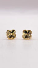 Load image into Gallery viewer, Clover Stud Earrings In 18 KT Yellow Gold