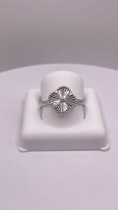 Beautiful 10 KT White Gold Clover Ring