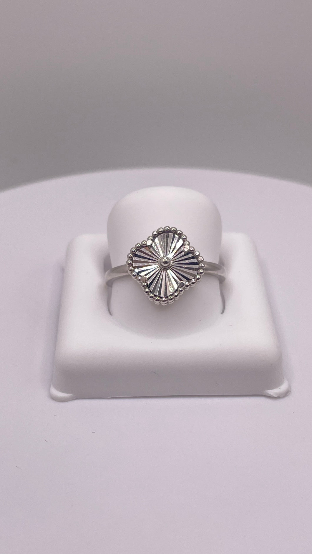 Beautiful 10 KT White Gold Clover Ring