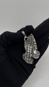 Men’s Praying Hands Pendent In Silver With CZ