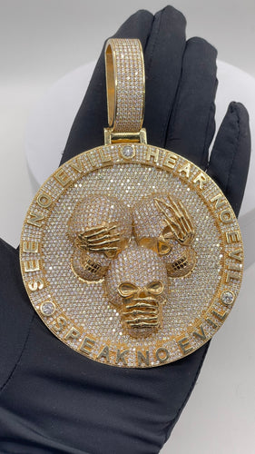 Approx 30.0 CT. Lab Diamond Hear No Evil, See No Evil, Speak No Evil Pendant In 10 KT Yellow Gold
