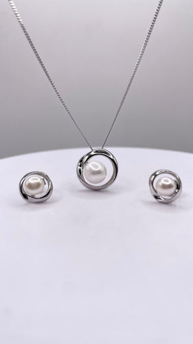 Women’s Pearl Set In Silver
