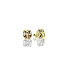 Load image into Gallery viewer, 8mm Clover Earrings In 10 KT Yellow Gold