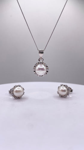Silver Women’s Pearl Set With CZ
