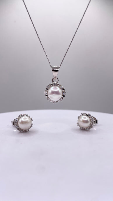 Silver Women’s Pearl Set With CZ