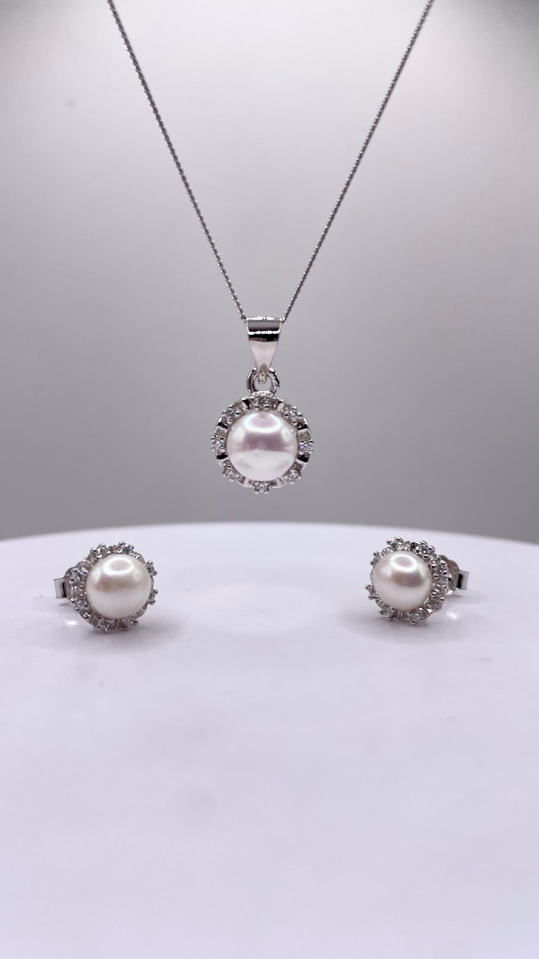 Silver Women’s Pearl Set With CZ