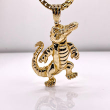 Load image into Gallery viewer, Alligator Pendent In 10 KT Yellow Gold