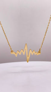 Heartbeat Necklace In 18 KT Yellow Gold