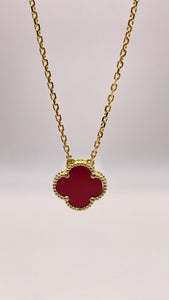 Stunning 10 KT Yellow Gold Clover Necklace