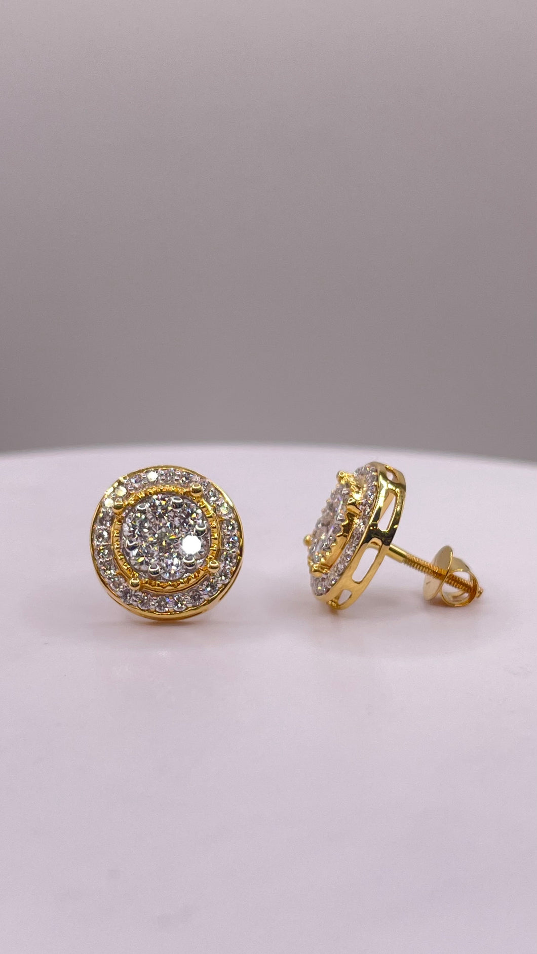 0.81 CT. Natural Diamond Round Shape Stud Earrings In 14 KT Yellow Gold