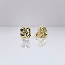Load image into Gallery viewer, 10mm Clover Earrings In 10 KT Yellow Gold