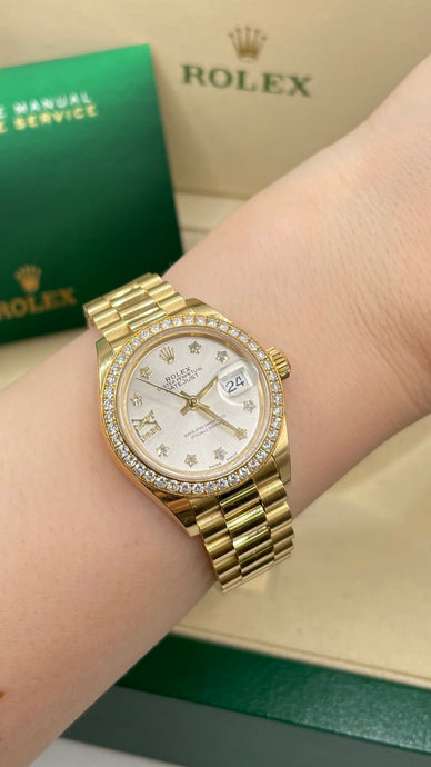 28mm Ladies Rolex DateJust Watch 18 KT With Silver Diamond Dial
