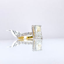 Load image into Gallery viewer, 3.50 CT. Radiant-Cut Lab Diamond Engagement Ring In 18 KT Yellow Gold