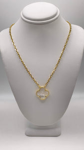 Beautiful 10 KT Yellow Gold Mother Of Pearl Clover Necklace