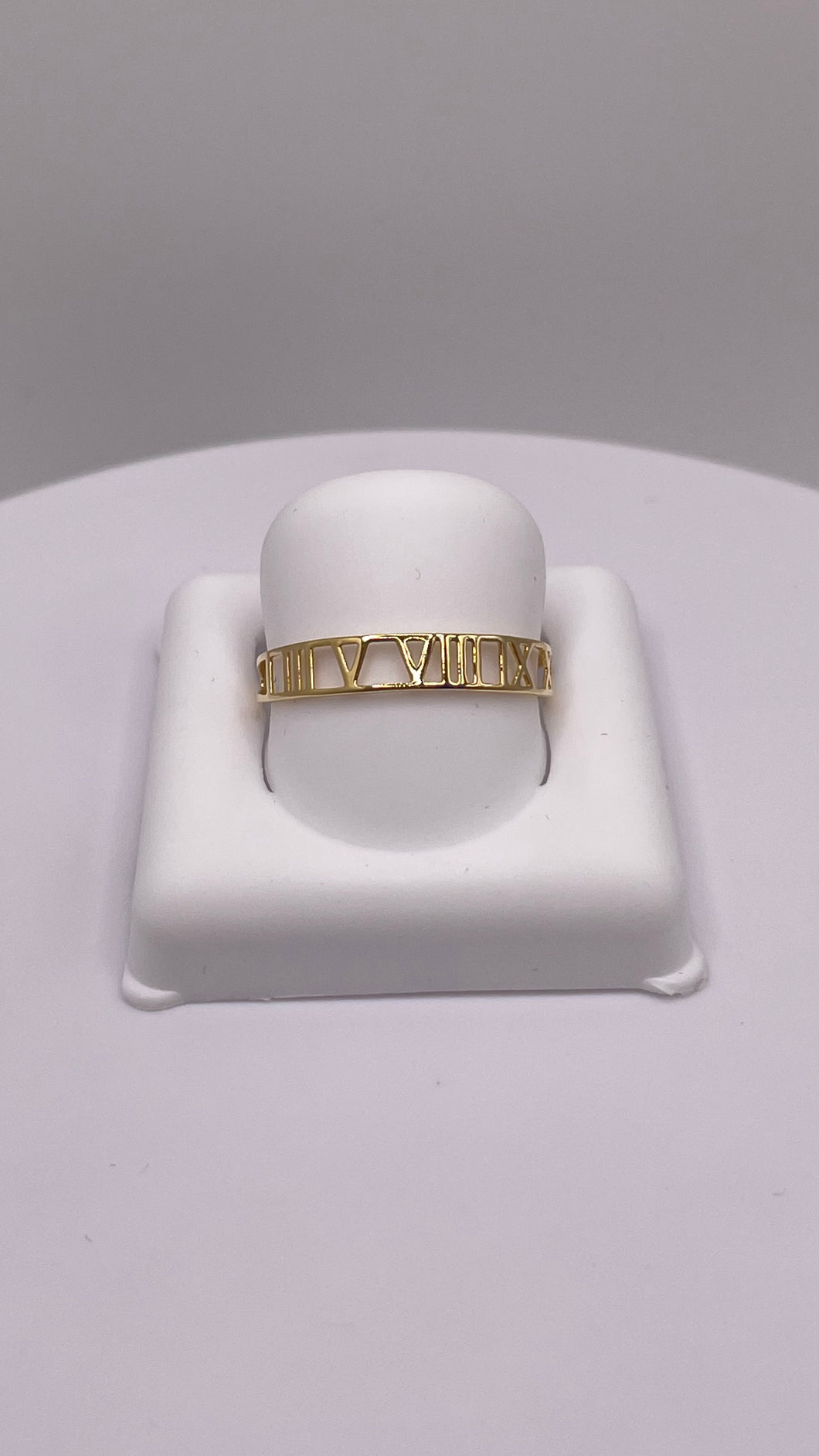 18 KT Yellow Gold Roman Numerals Ring