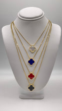 Load image into Gallery viewer, Stunning 10 KT Yellow Gold Clover Necklace