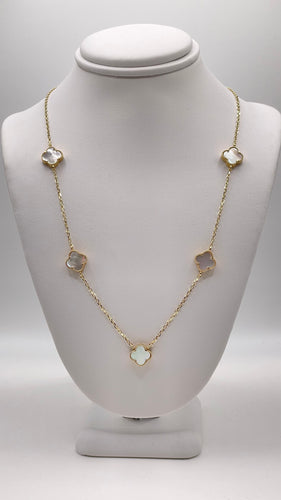 Beautiful 10 KT Yellow Gold Mother Of Pearl Clover Necklace