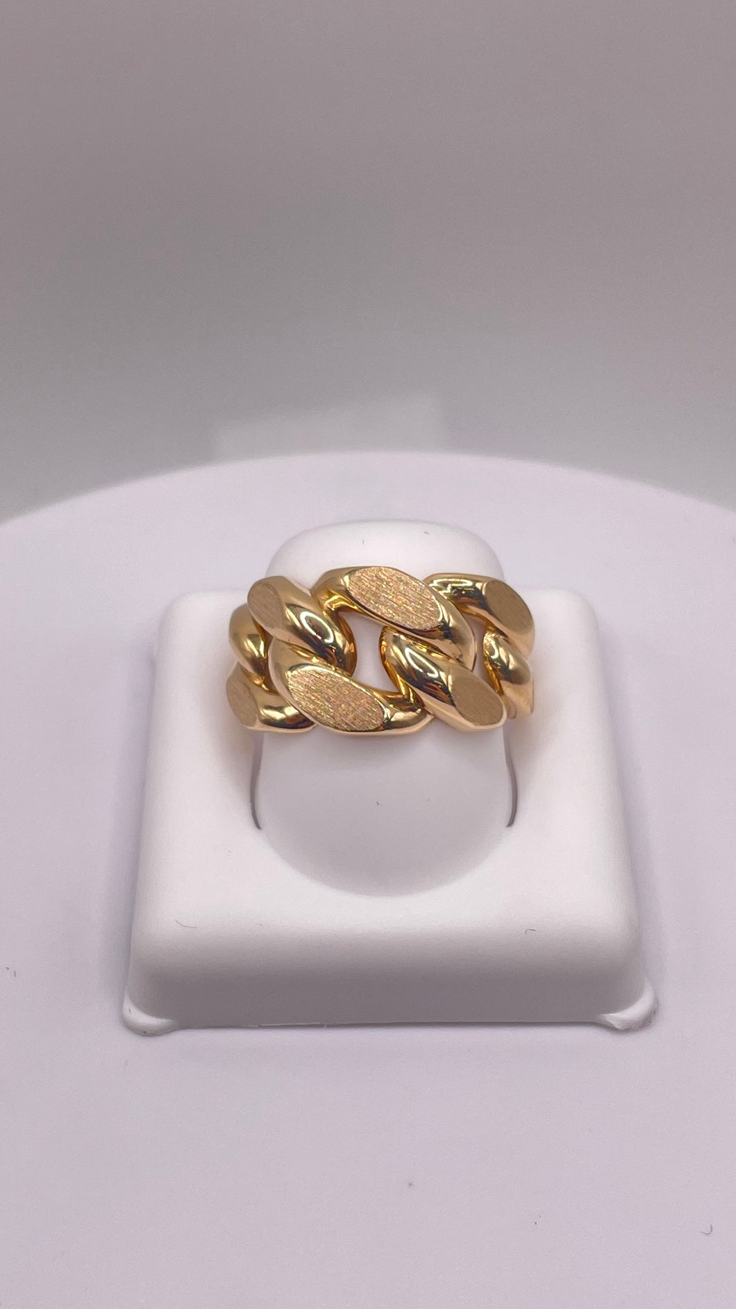 Beautiful 18 KT Yellow Gold Matte & Shiny Cuban Ring