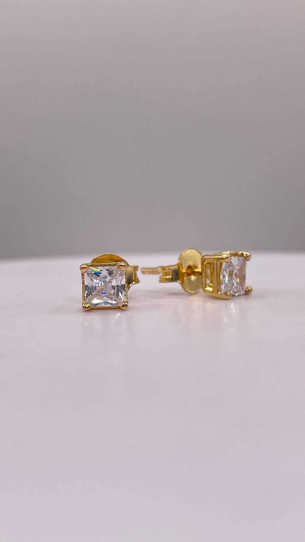 4.2mm Princess-Cut Cubic Zirconia Stud Earring In 10 KT Yellow Gold