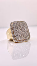 Load image into Gallery viewer, 2.69 CT. VS-VVS Natural Diamond Men’s Rectangle Ring 10 KT Yellow Gold