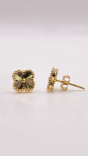 Load image into Gallery viewer, Clover Stud Earrings In 18 KT Yellow Gold