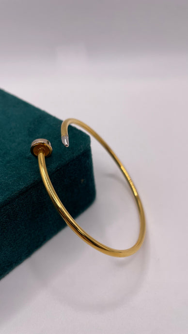 21 KT Yellow Gold Nail Style Bangle