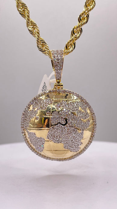 1.28 CT. Natural Diamond Globe Pendant In 10 KT Yellow Gold