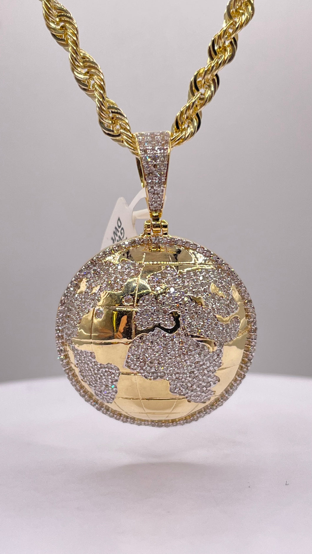 1.28 CT. Natural Diamond Globe Pendant In 10 KT Yellow Gold