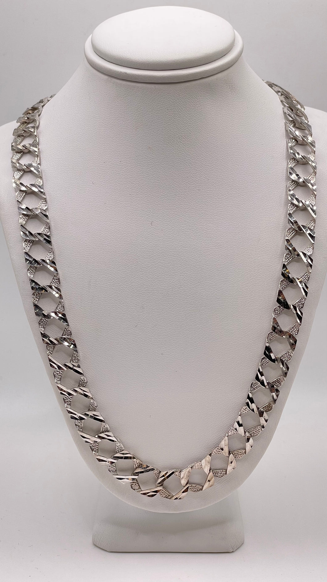 10mm Diamond-Cut Link Chain In 10 KT White Gold